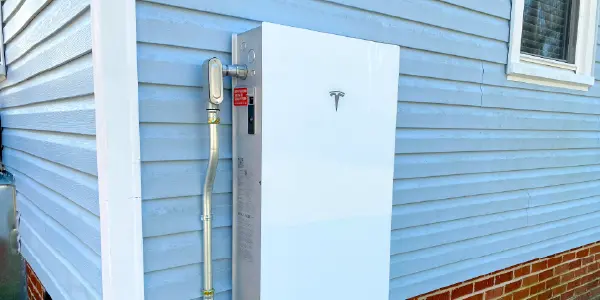 Tesla powerwall 3 installer on home